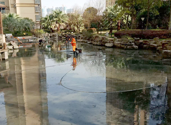 曲江景观池淤泥清理